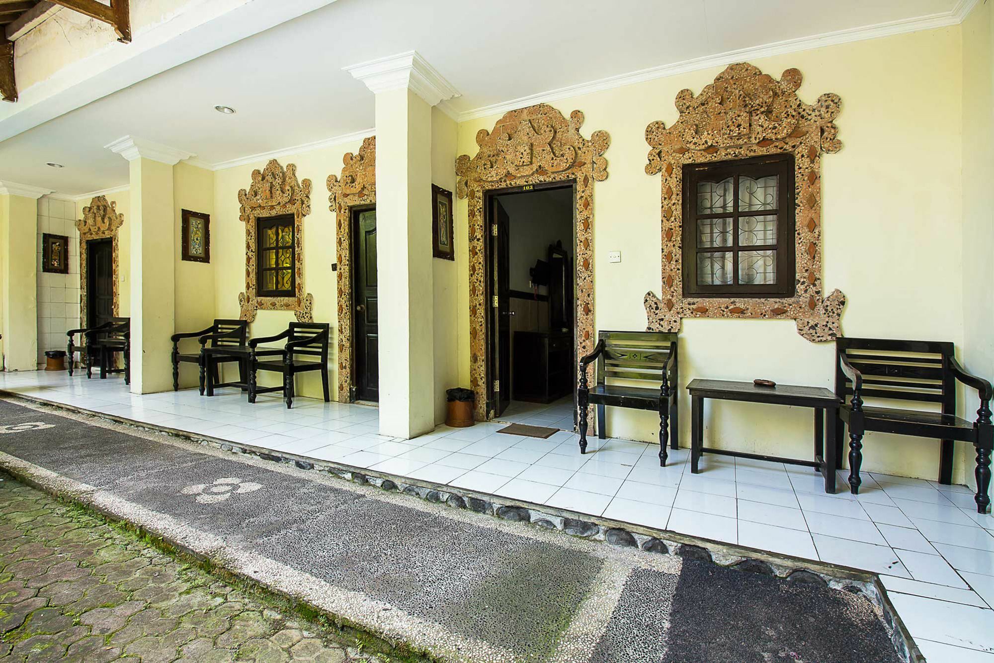 Hotel Sanjaya Managed By Tinggal Kuta Lombok Esterno foto